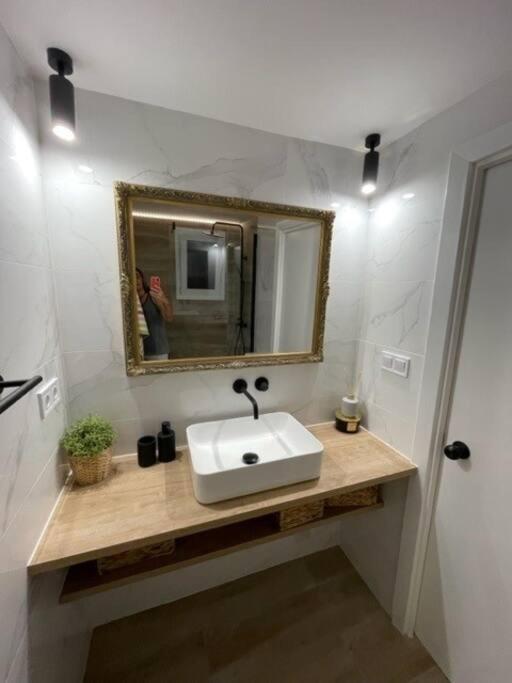 Precioso Apto Miami Playa: Beachfront Retreat with Wi-Fi and Netflix Exterior photo