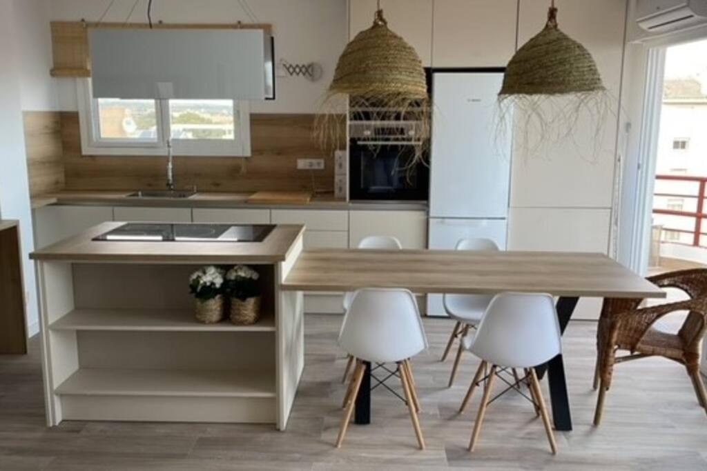 Precioso Apto Miami Playa: Beachfront Retreat with Wi-Fi and Netflix Exterior photo