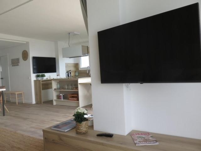 Precioso Apto Miami Playa: Beachfront Retreat with Wi-Fi and Netflix Exterior photo